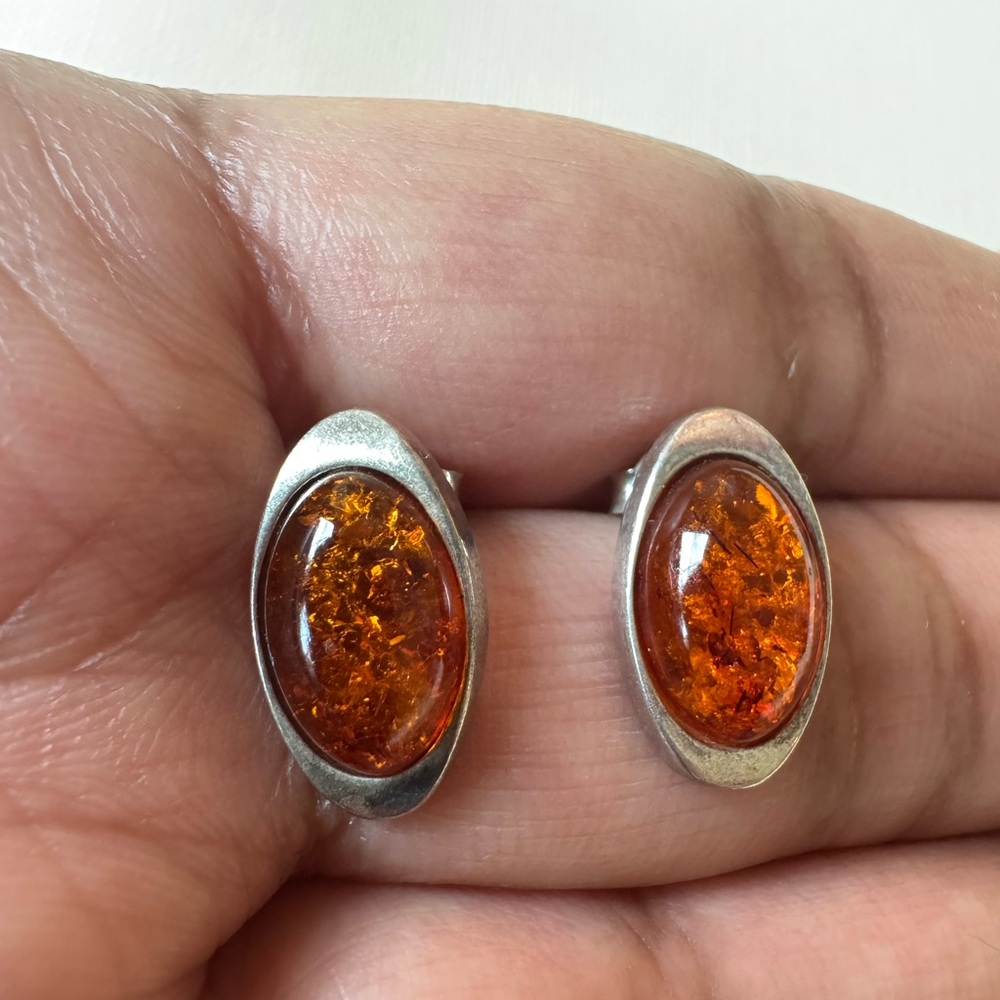 Elegant Silver and Amber Earrings - Picture 4 of 4